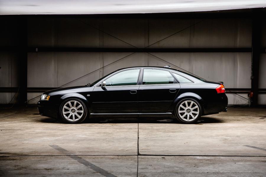  Audi RS6 Sedan (4B, C5) 2002 года  (NA) (фото 2 из 20)